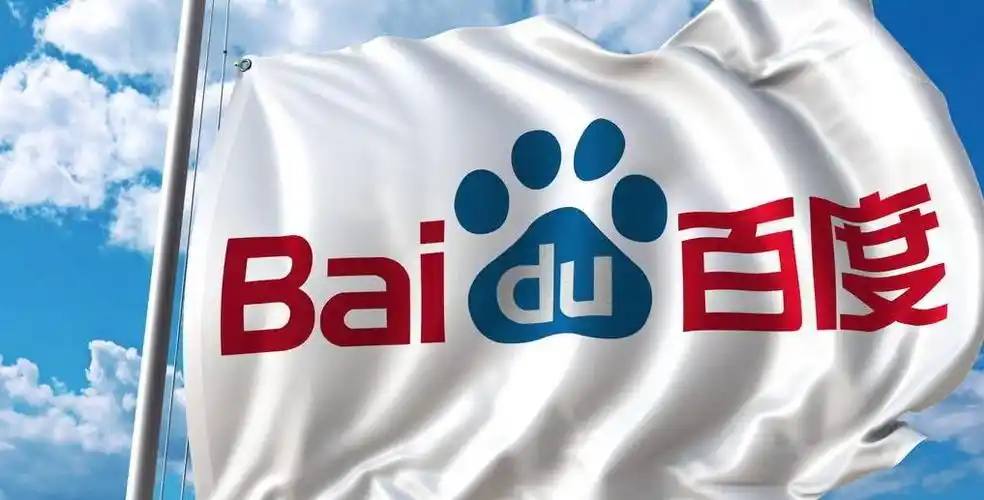 岁男童被充气城堡刮飞